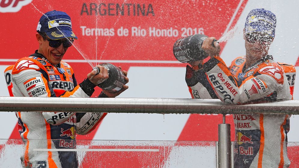 Marc Y Dani Celebrando el podio