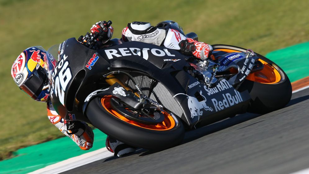 Dani Pedrosa en la moto negra de test