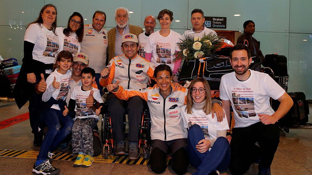 Isidre Esteve con familia y amigos tras el Dakar 2018