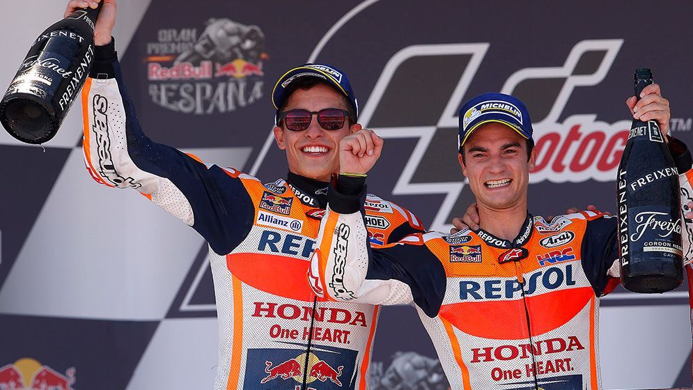 Marc Márquez y Dani pedrosa con Freixenet