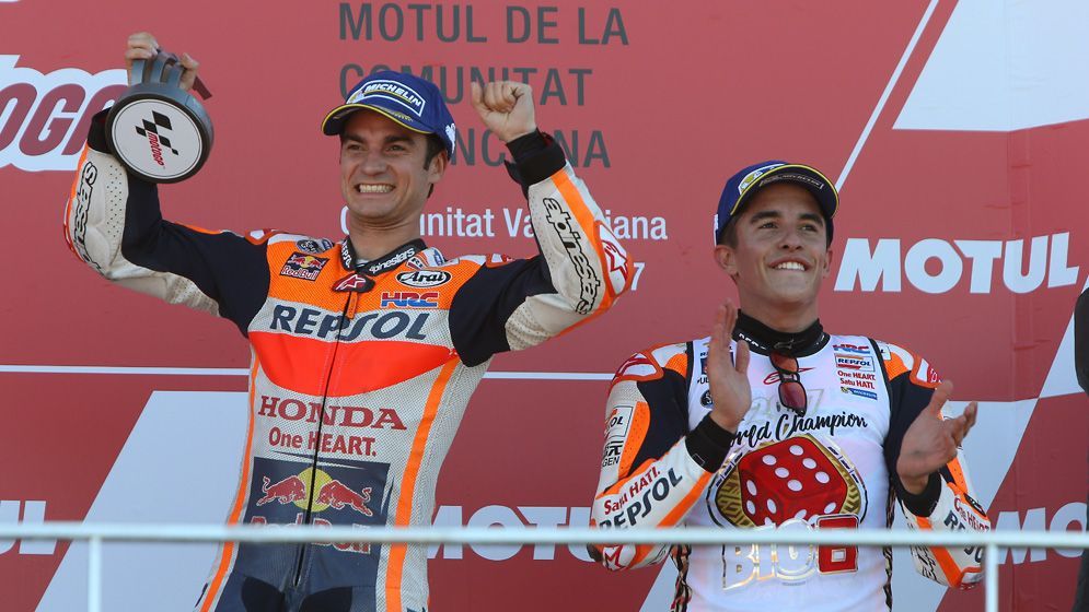 Marc Márquez y Dani Pedrosa en el podio de Valencia