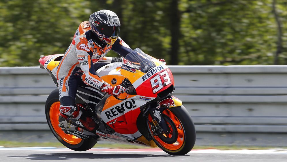 Marc Márquez test Brno 2017 con casco negro