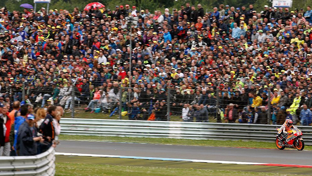 Marc Márquez rodando frente a las gradas