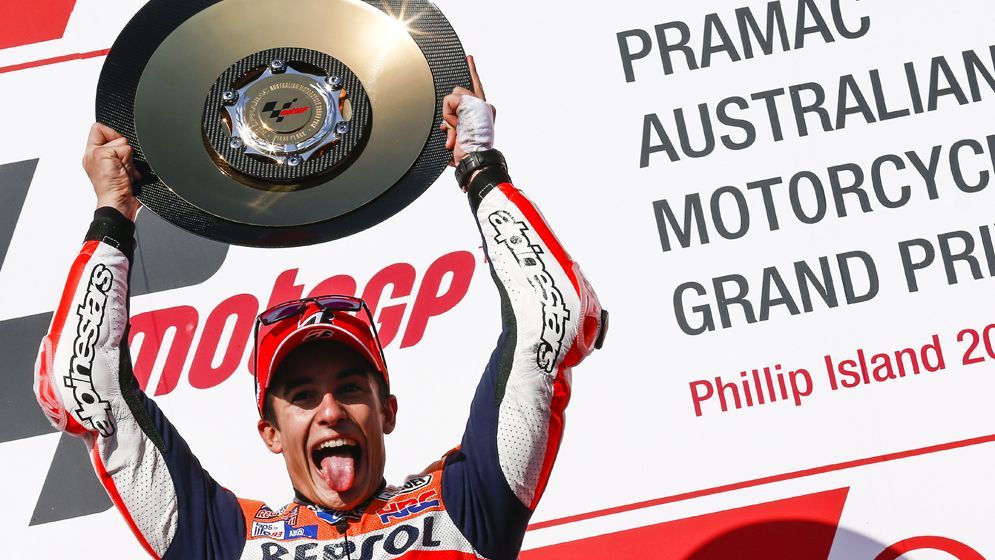 Marc Márquez con trofeo Phillip Island