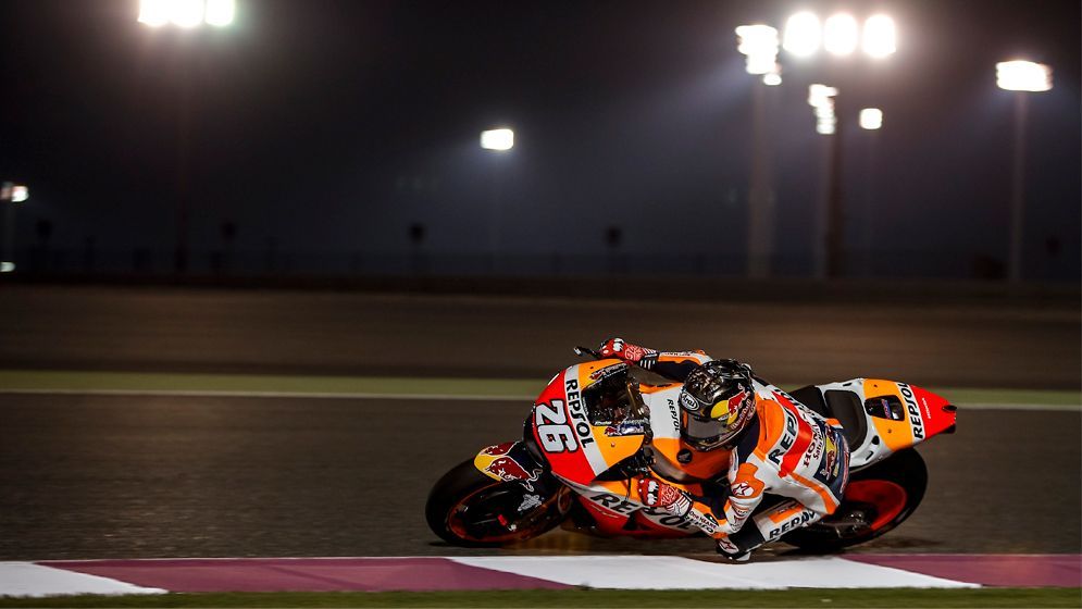 Dani pedrosa corriendo de noche