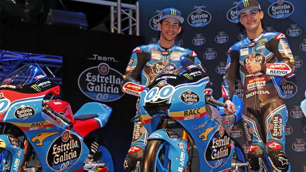 Enea Bastianini y Arón Canet con las motos