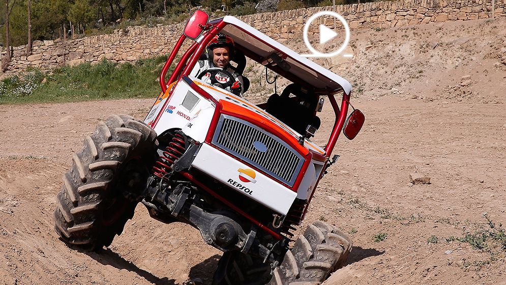 Toni Bou en buggy en zona de tierra