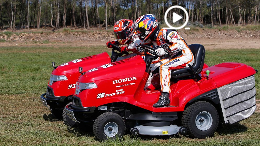 Marc Márquez y Dani Pedrosa en carrera de cortacéspedes