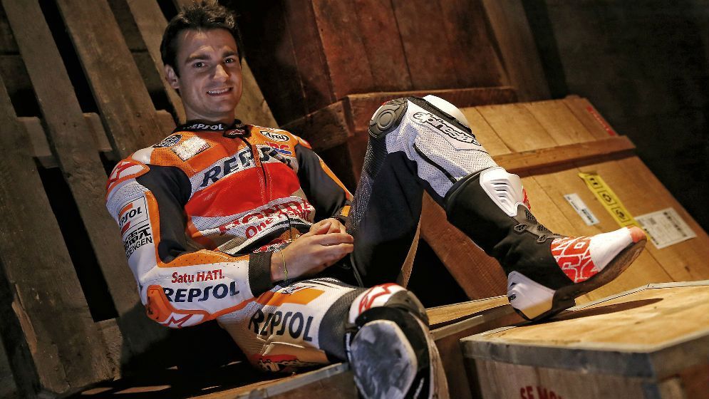 Dani Pedrosa sentado