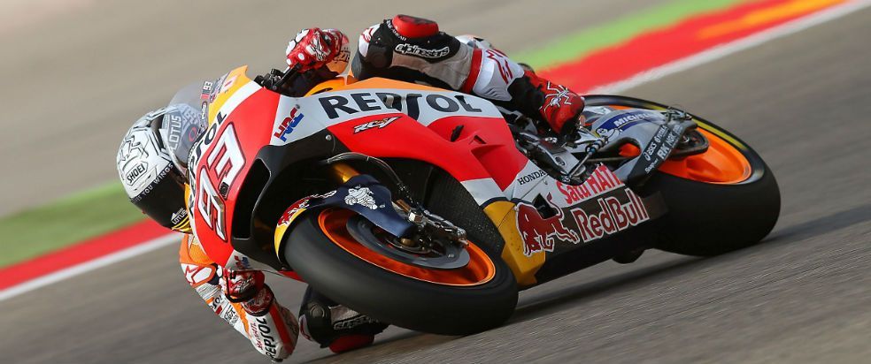 Marc Márquez tumba la moto en pista