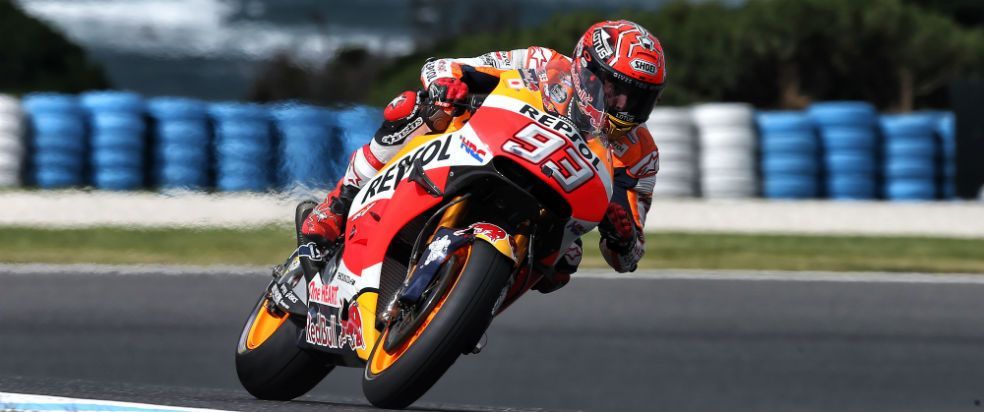 Marc Márquez rodando el pista sobre la Honda RC2133V