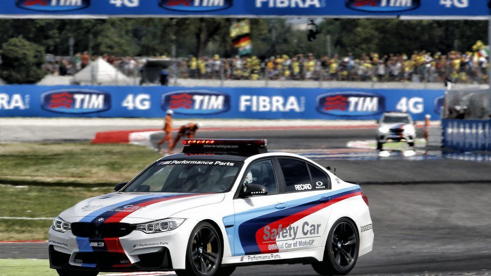 Safety Car de MotoGP rodando en pista