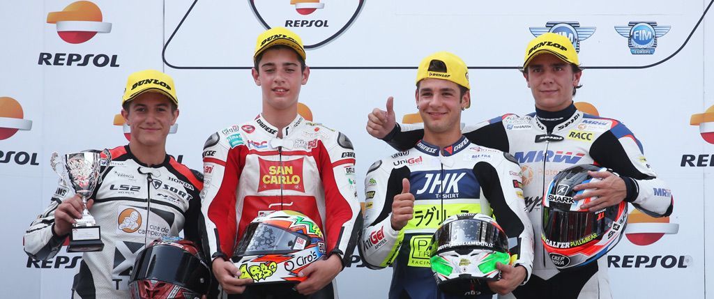 Pilotos de Moto3 del FIM CEV Repsol posando