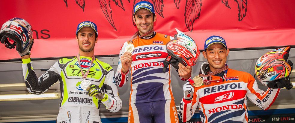 Toni Bou y Takahisa Fujinami en el podio